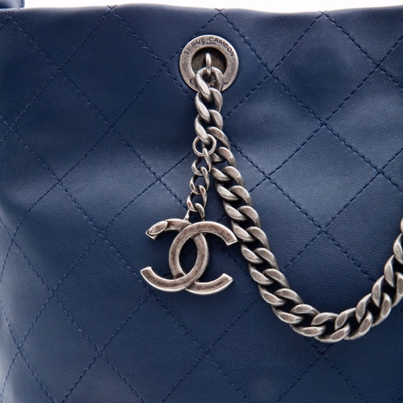 CHANEL BLUE QUILTED CALFSKIN LEATHER URBAN ALLURE HOBO BAG (2017) SMALL - Picture 5 of 10